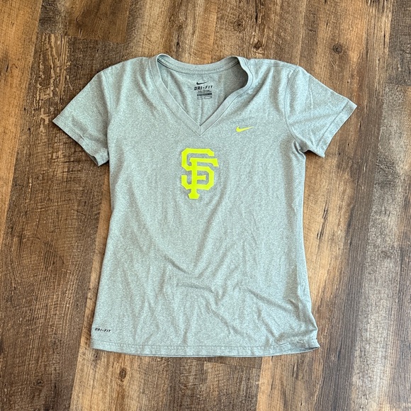 Nike Women's Gray SF Giants V-Neck Top SZ S - Picture 1 of 3